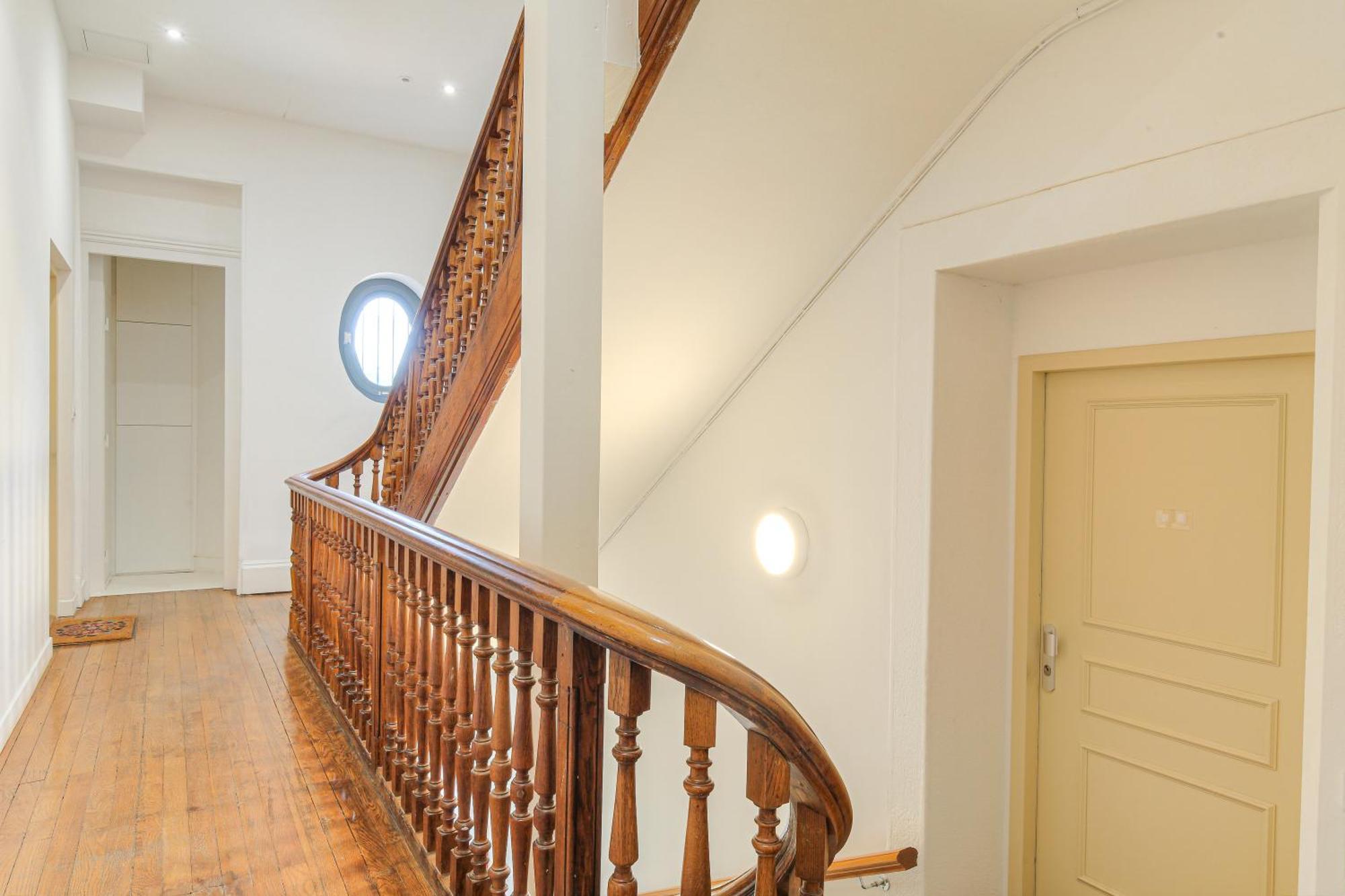 Chateau Ecully - Appartement 2 Chambres - Terrasse & Parking Екстериор снимка