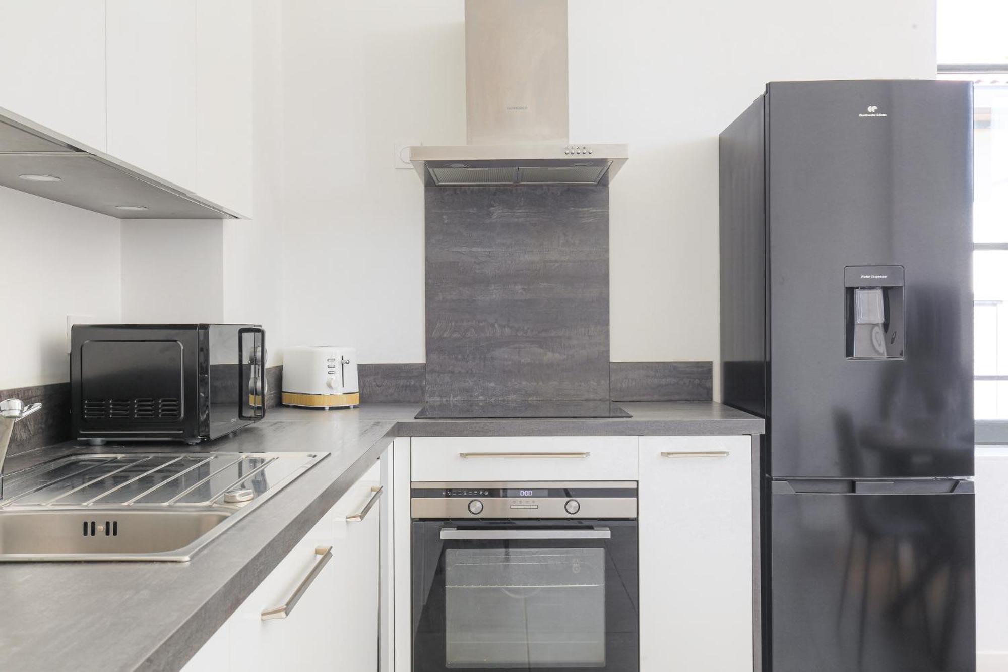 Chateau Ecully - Appartement 2 Chambres - Terrasse & Parking Екстериор снимка
