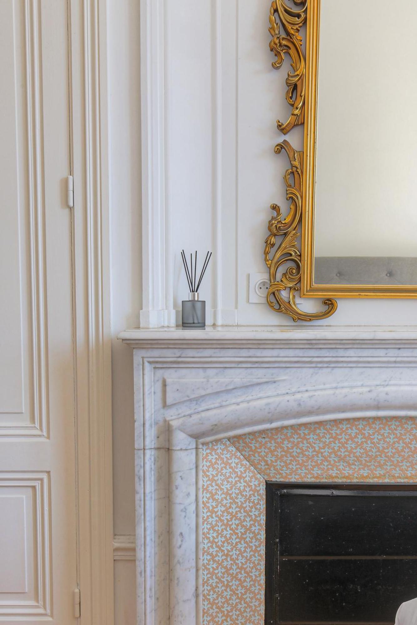 Chateau Ecully - Appartement 2 Chambres - Terrasse & Parking Екстериор снимка